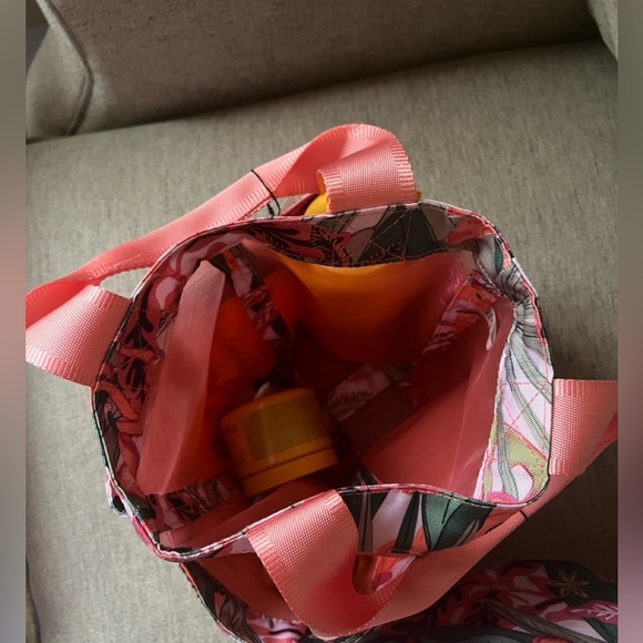 Vera Bradley NWT cinch laundry bag with matching shower caddy - Picture 4 of 4